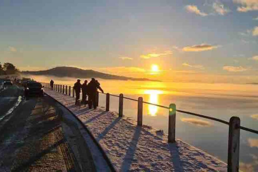 Watersedge Retreat, Views, Sunsets, Dogs Welcome Sandside  Exterior photo