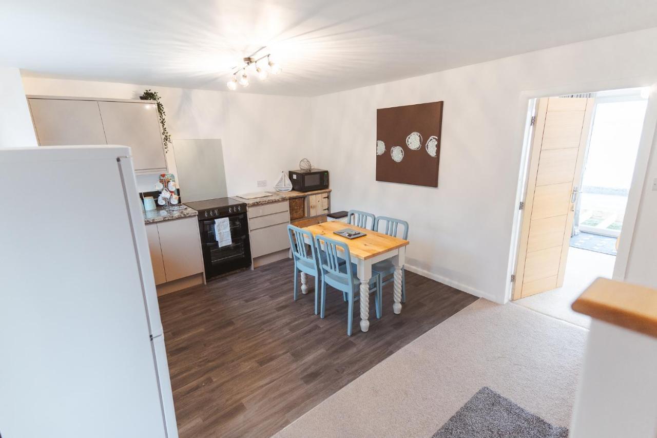 Watersedge Retreat, Views, Sunsets, Dogs Welcome Sandside  Exterior photo
