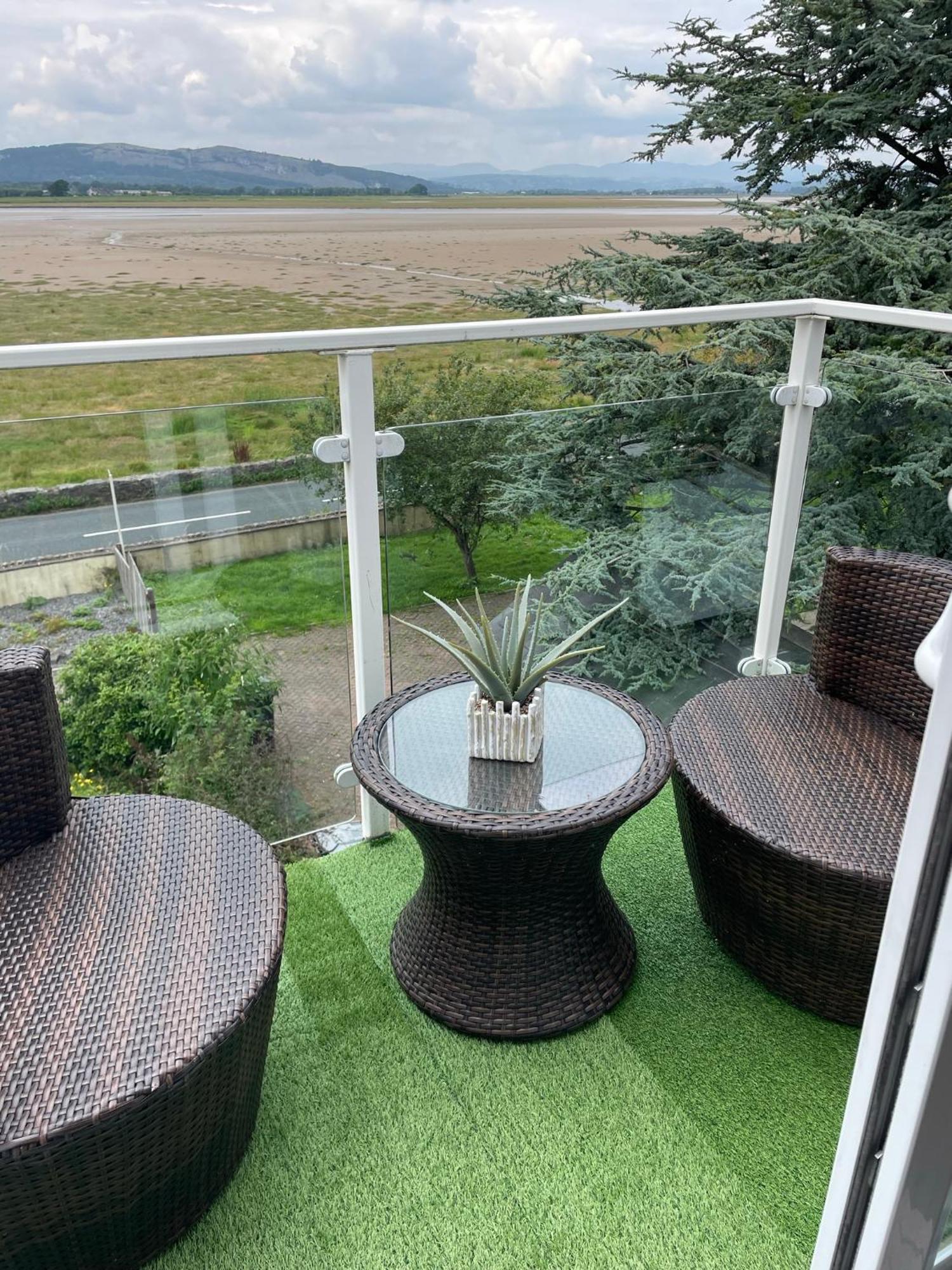 Watersedge Retreat, Views, Sunsets, Dogs Welcome Sandside  Exterior photo